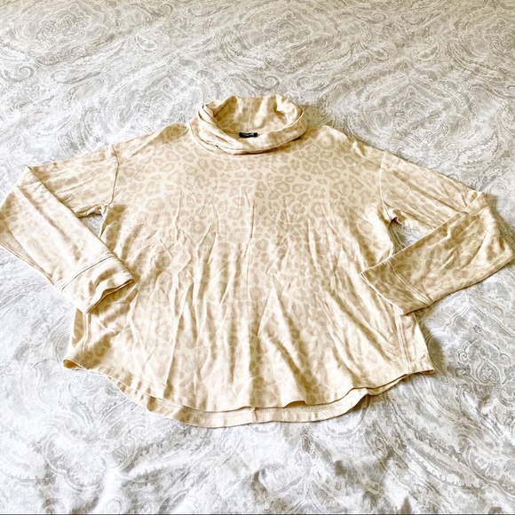 SPLENDID Cowl Neck Long Sleeve Top Leopard NWT - Picture 2 of 7